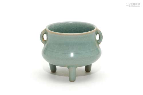 A Longquan Celadon Tripod Censer