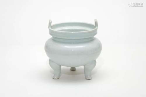 A Shufu Ware White Glazed Tripod Censer