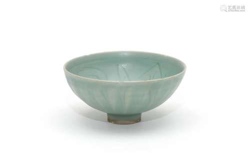 A Longquan Celadon White Glazed Floral Tea Bowl