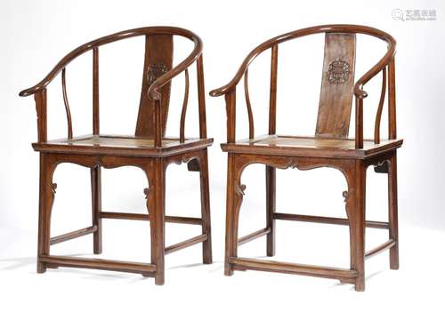 A PAIR OF CHINESE HORSESHOE BACK ARMCHAIRS, QUANYI LATE QING...