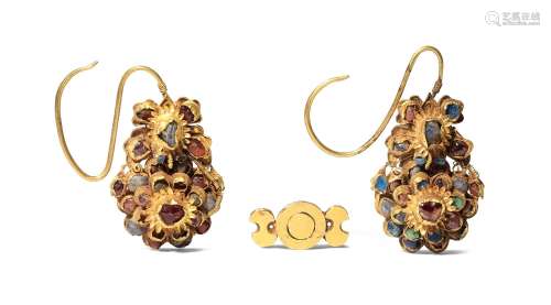 A PAIR OF CHINESE GOLD GEM-SET EARRINGS AND A GOLD BUTTON MI...