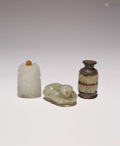 THREE CHINESE JADE SNUFF BOTTLES QING DYNASTY AND LATER One ...