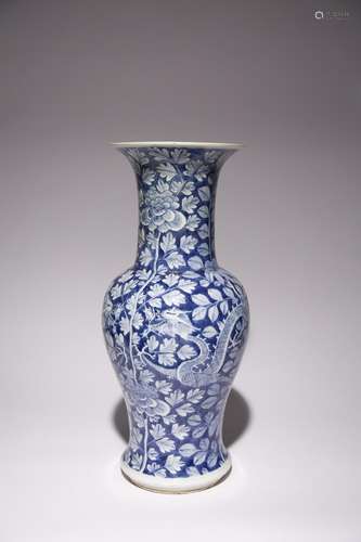 A CHINESE BLUE AND WHITE DRAGON YEN YEN VASE 19TH CENTURY De...