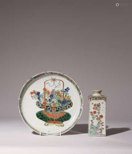 A CHINESE FAMILLE VERTE DISH AND A SQUARE VASE KANGXI 1662-1...