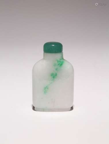 A CHINESE WHITE JADEITE SNUFF BOTTLE 18TH/19TH CENTURY With ...