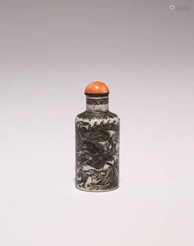 A SMALL CHINESE CYLINDRICAL DRAGON SNUFF BOTTLE EARLY 19TH C...