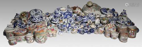 A COLLECTION OF CHINESE PORCELAIN COVERS AND BOXES 18TH CENT...