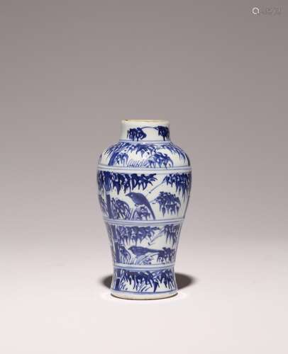 A SMALL CHINESE BLUE AND WHITE BALUSTER VASE KANGXI 1662-172...