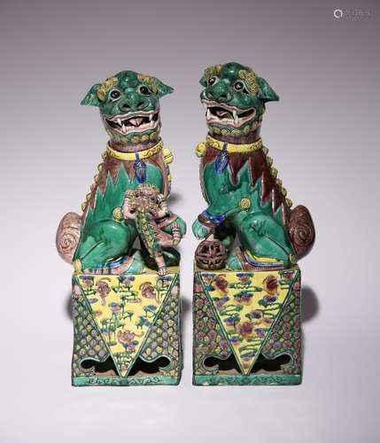 A LARGE PAIR OF CHINESE FAMILLE VERTE FIGURES OF LION DOGS L...