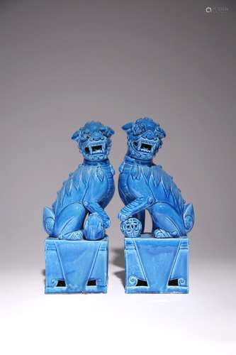 A PAIR OF CHINESE TURQUOISE GLAZED MODELS OF LION DOGS 20TH ...