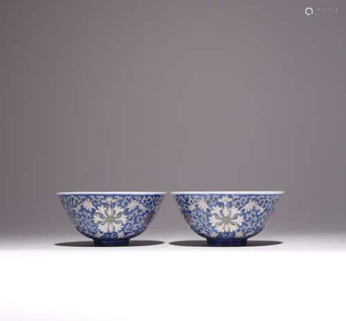 A PAIR OF SMALL CHINESE LOTUS BOWLS LATE QING DYNASTY/REPUBL...