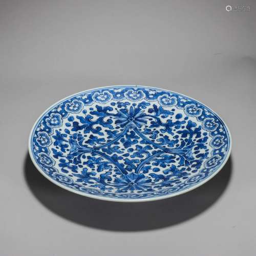 Blue-and-white Large Dish with Floral Pattern