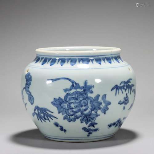 Blue-and-white Gruel Jar with Floral Pattern