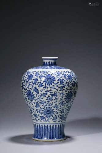 Blue-and-white Plum Vase with Interlaced Flower Design