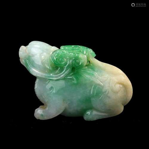 A JADEITE 'BEAST AND LINGZHI FUNGUS' GROUP