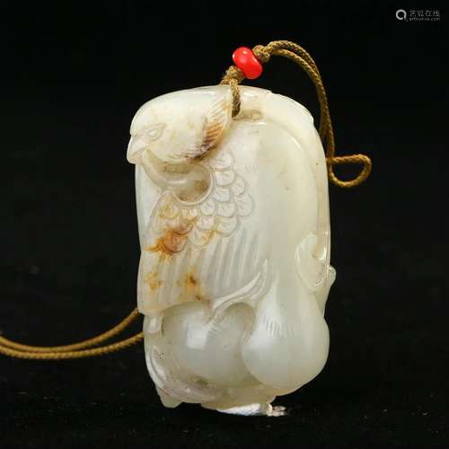 A WHITE JADE 'EAGLE' PENDANT