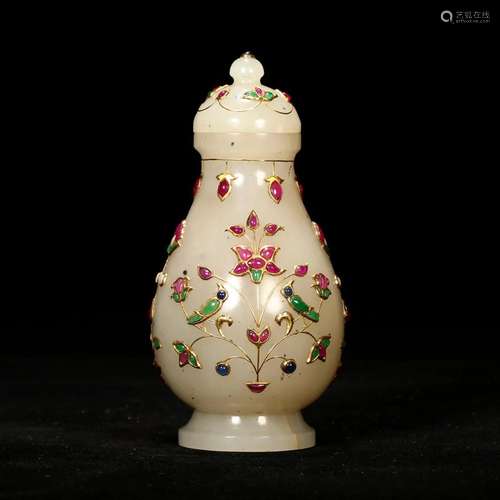 A WHITE JADE HARDSTONE-INLAID VASE