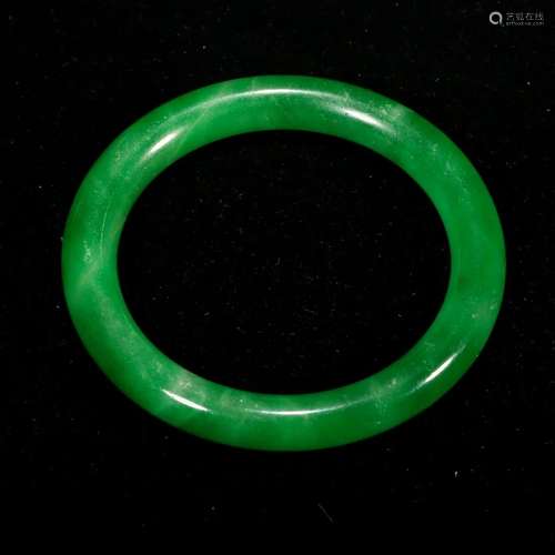 A JADEITE BRACELET