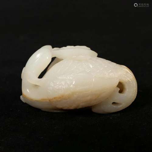 A WHITE JADE PENDANT