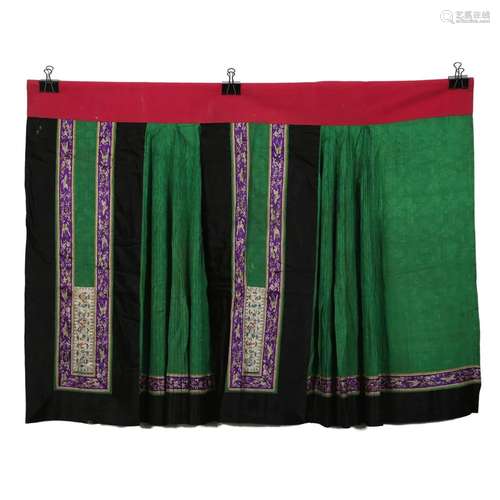 A GREEN-GROUND EMBROIDERED LADY'S SKIRT