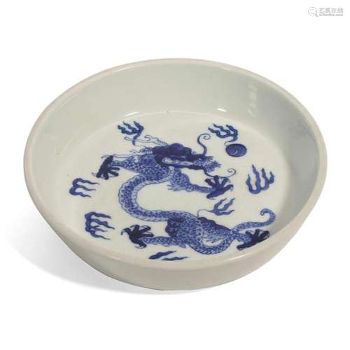 A BLUE AND WHITE 'DRAGON' BRUSH WASHER