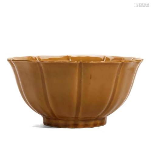 A YELLOW-GLAZED BOWL