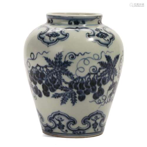 A BLUE AND WHITE FLORAL JAR