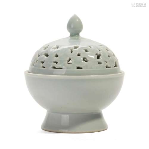 A WHITE-GLAZED INCENSE BURNER