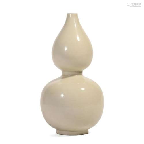 A WHITE-GLAZED 'GOURD' VASE