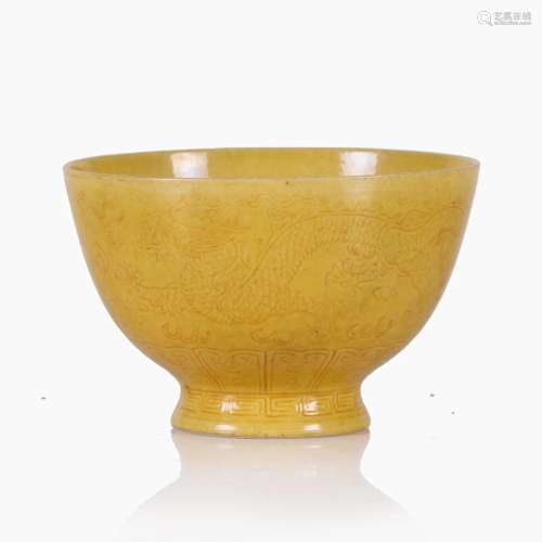 A CHINESE DRAGON PATTERN CARVED YELLOW GLAZED CUP.