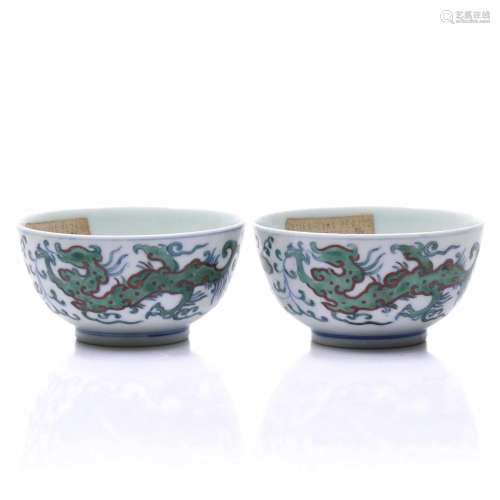 A PAIR OF CHINESE DOUCAI PORCELAIN CUPS.