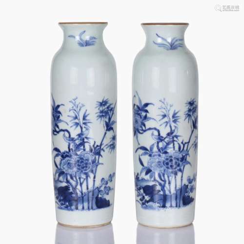 A PAIR OF CHINESE BLUE AND WHITE GLAZED PORCELAIN