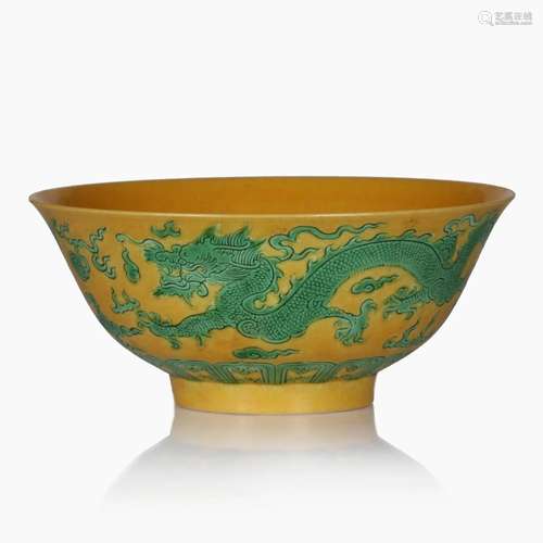 A CHINESE YELLOW GROUND DRAGON PATTERN PORCELAIN BOWL.