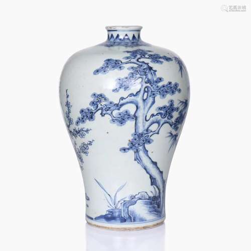 A CHINESE BLUE AND WHITE PORCELAIN 'MEIPING' VASE.