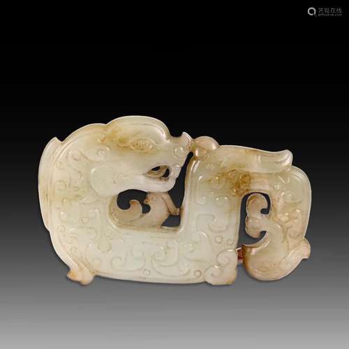 A CHINES CARVED DRAGON PATTERN WHITE JADE PENDANT.