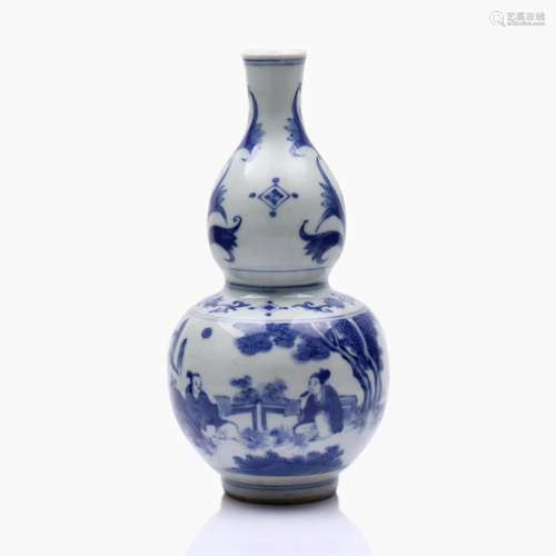 A CHINESE GOURD-SHAPED BLUE AND WHITE PORCELAIN VASE.