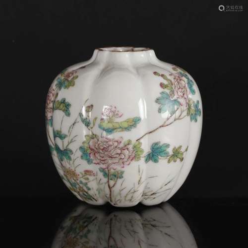 A CHINESE MELLON SHAPED FAMILLE ROSE PORCELAIN VASE.