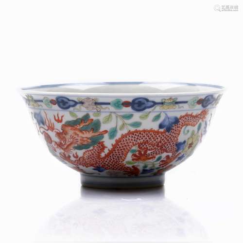 A CHINESE FAMILLE ROSE PORCELAIN BOWL WITH DRAGON AND