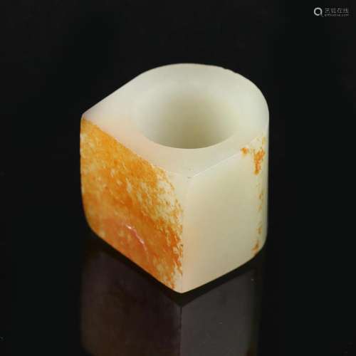 A CHINESE CARVED WHITE JADE RING.