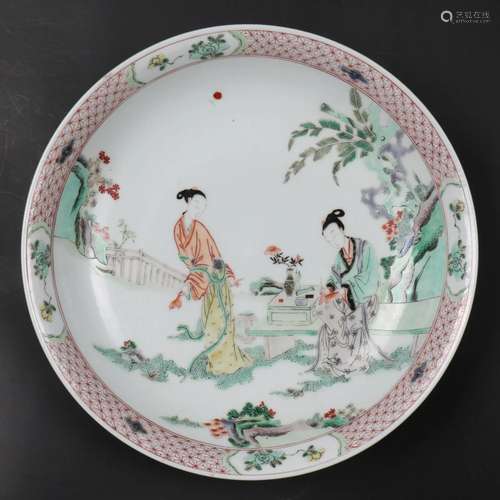 A CHINESE WUCAI PORCELAIN PLATE.