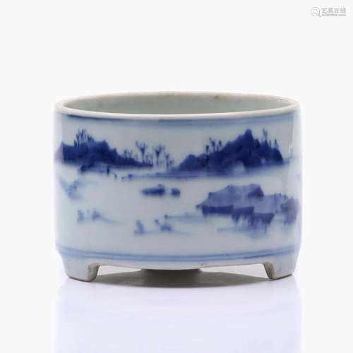 A CHINESE BLUE AND WHITE PORCELAIN CENSER.