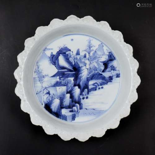 A CHINESE BLUE AND WHITE PORCELAIN DEEP PLATE WITH