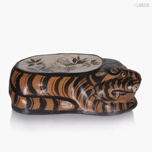 A CHINESE TIGER SHAPED CERAMIC HEAD REST.