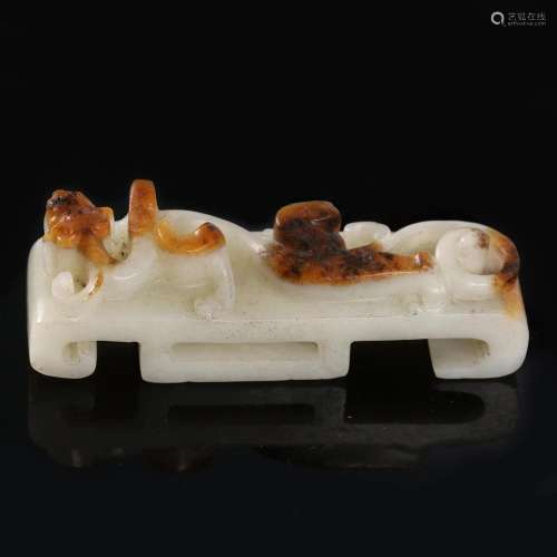 A CHINES WHITE JADE BELT BUCKLE.