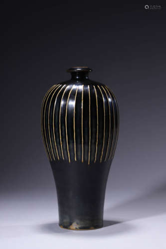 Black glaze multi-edge plum bottle