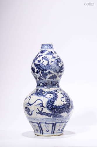 Blue and white dragon and phoenix are auspicious gourd bottl...