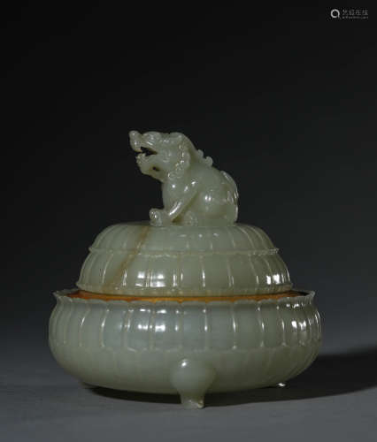 Hetian jade lion cover furnace