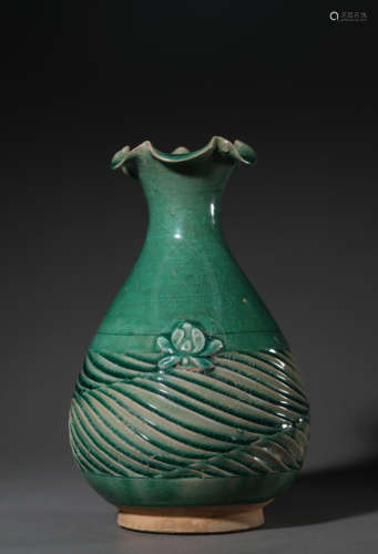 Green glaze lotus mouth jade pot spring bottle