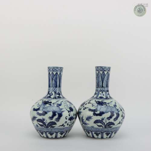 A Pair of Blue-and-white Globular Vase