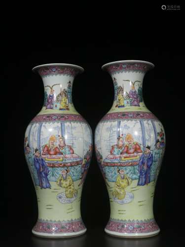 A Pair of Exquisite Famille Rose Vase
